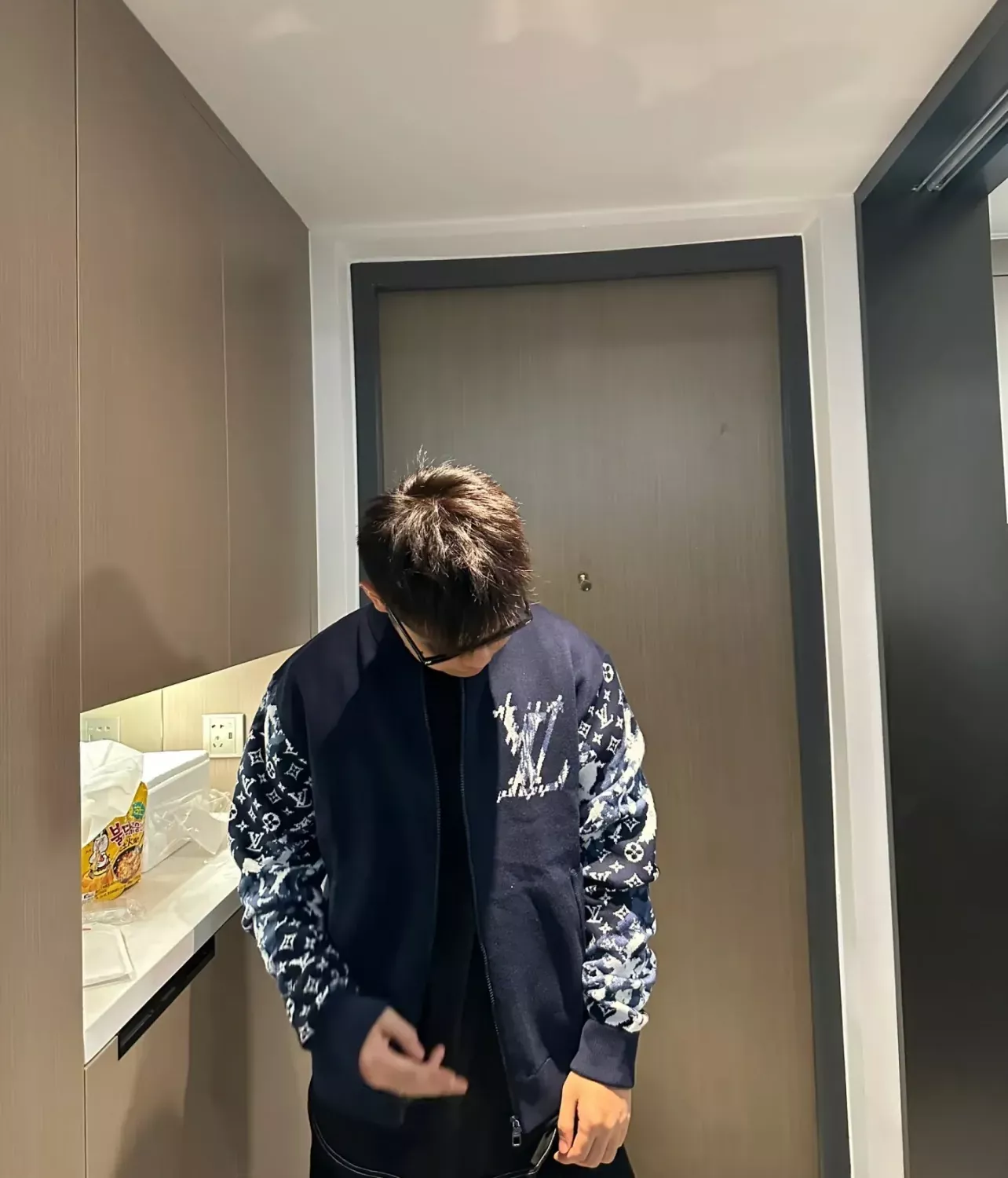 루이비통 자카드 울 혼방 긴소매 남녀공용 니트 재킷 상세 이미지 24