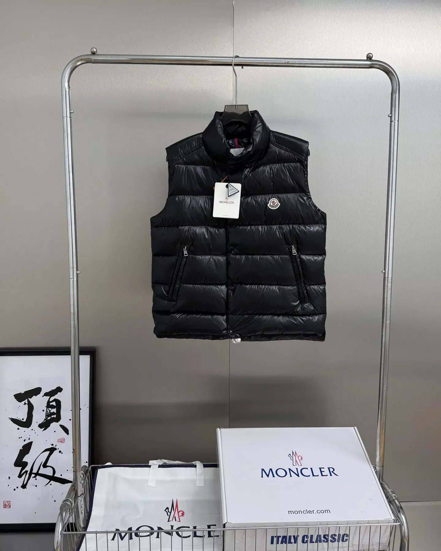 몽클레어 유광 나일론 후드 남녀공용 패딩 조끼 상세 이미지 1