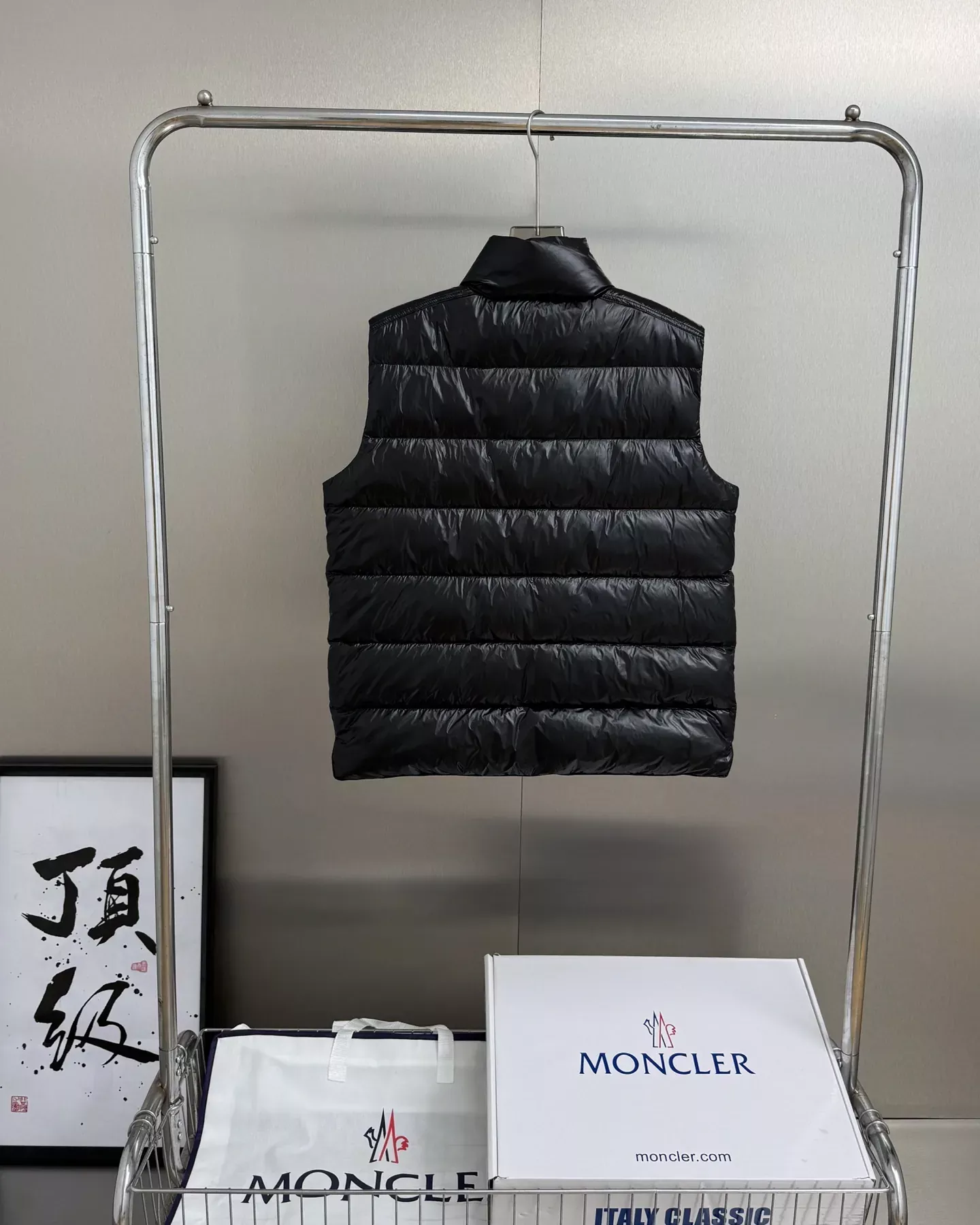 몽클레어 유광 나일론 후드 남녀공용 패딩 조끼 상세 이미지 2