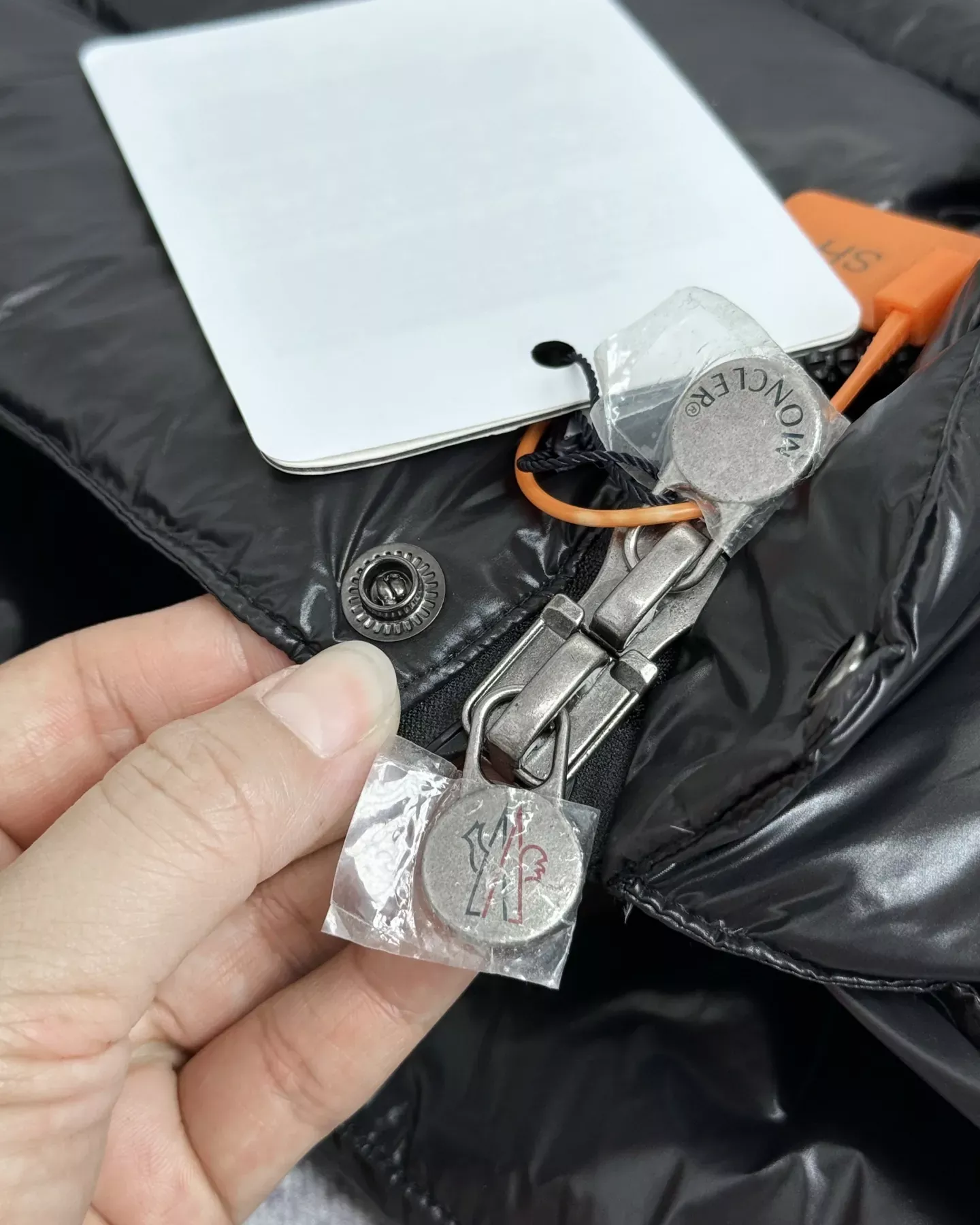 몽클레어 유광 나일론 후드 남녀공용 패딩 조끼 상세 이미지 8
