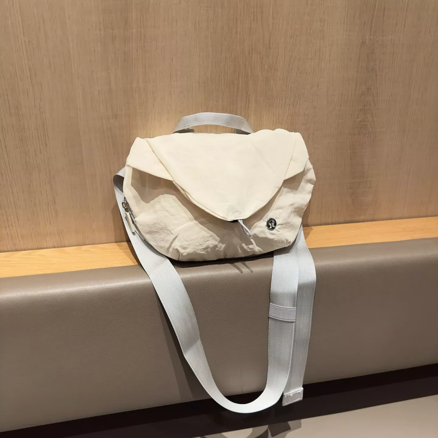 룰루레몬 자석 여밈 멀티 웨이스트백 상세 이미지 2