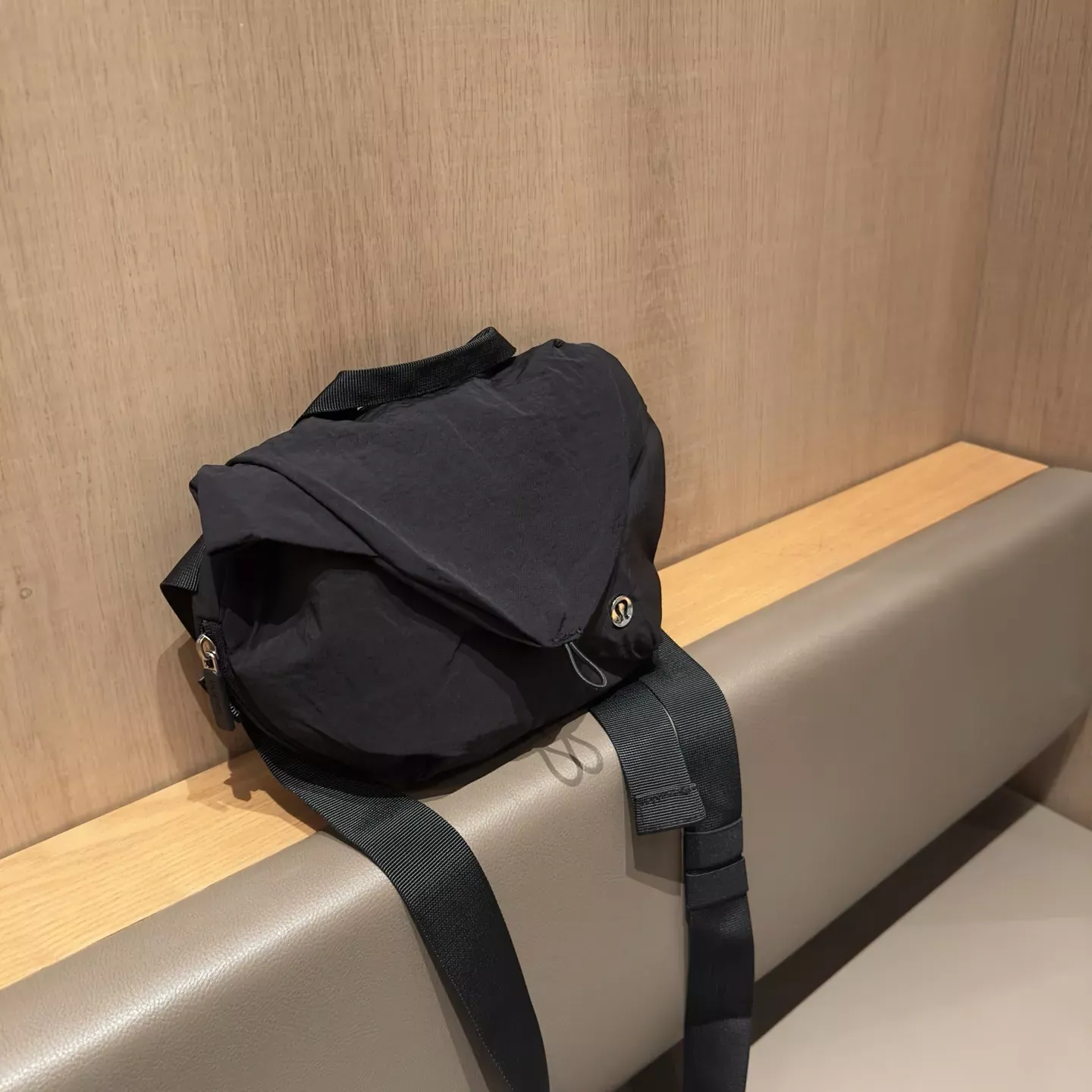룰루레몬 자석 여밈 멀티 웨이스트백 상세 이미지 3
