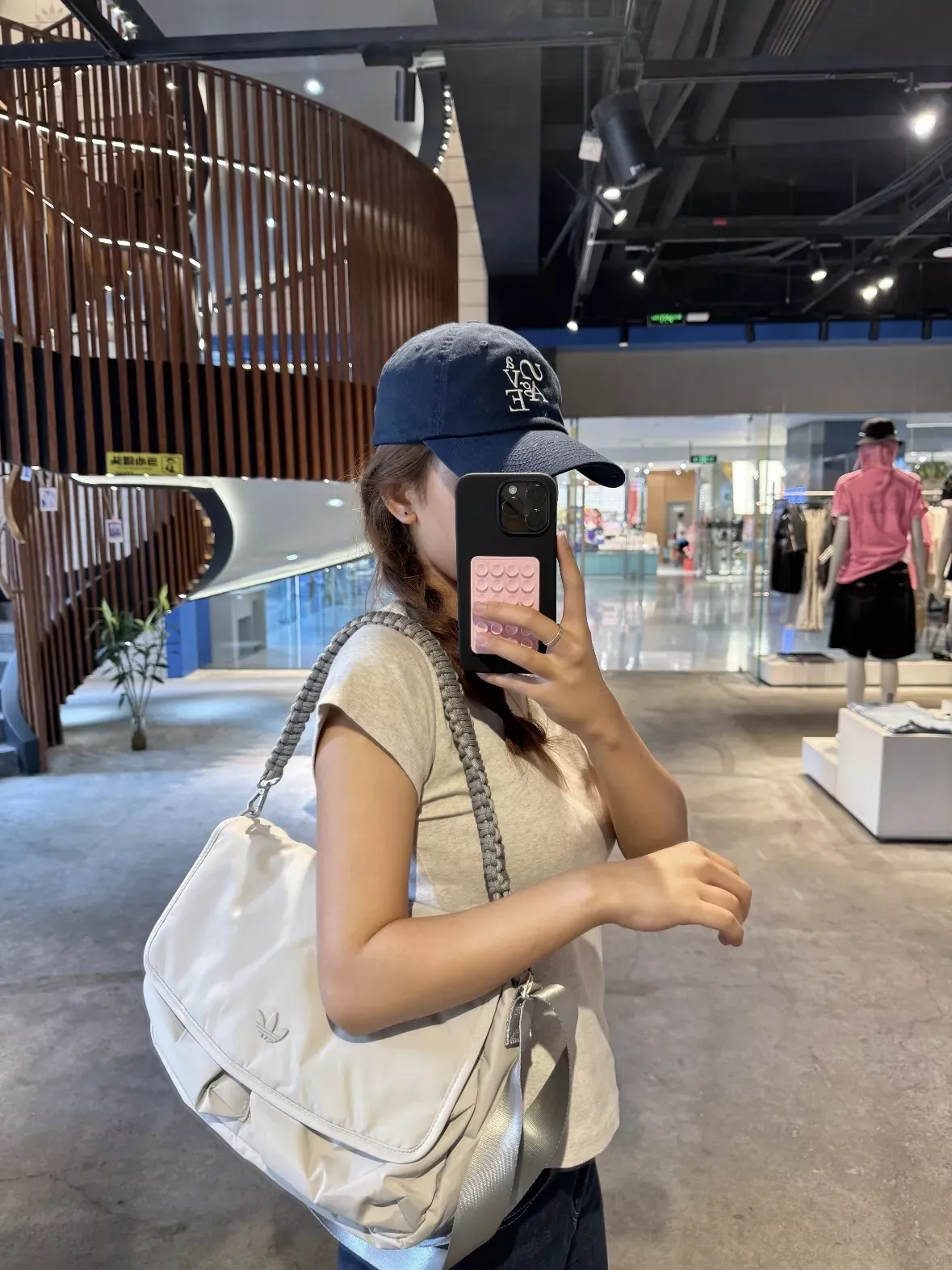 아디다스 패딩 나일론 위빙 메신저백 상세 이미지 14