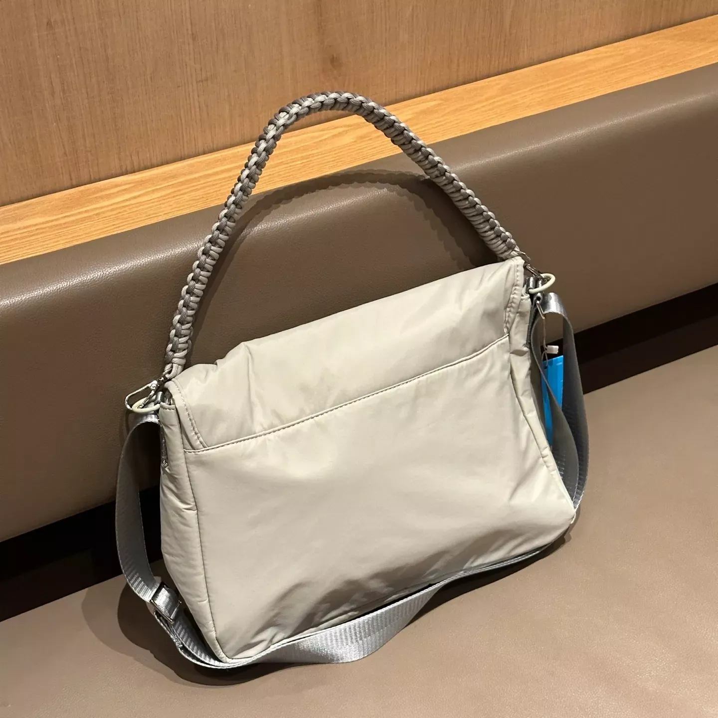 아디다스 패딩 나일론 위빙 메신저백 상세 이미지 6