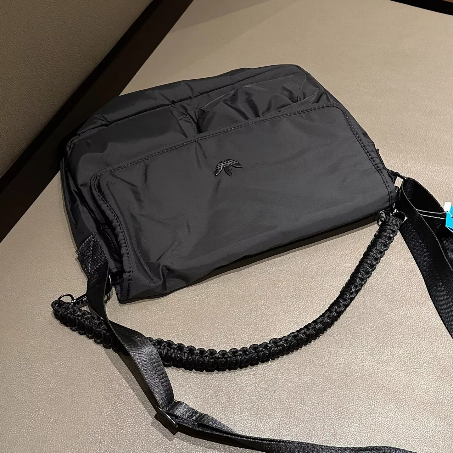 아디다스 패딩 나일론 위빙 메신저백 상세 이미지 7