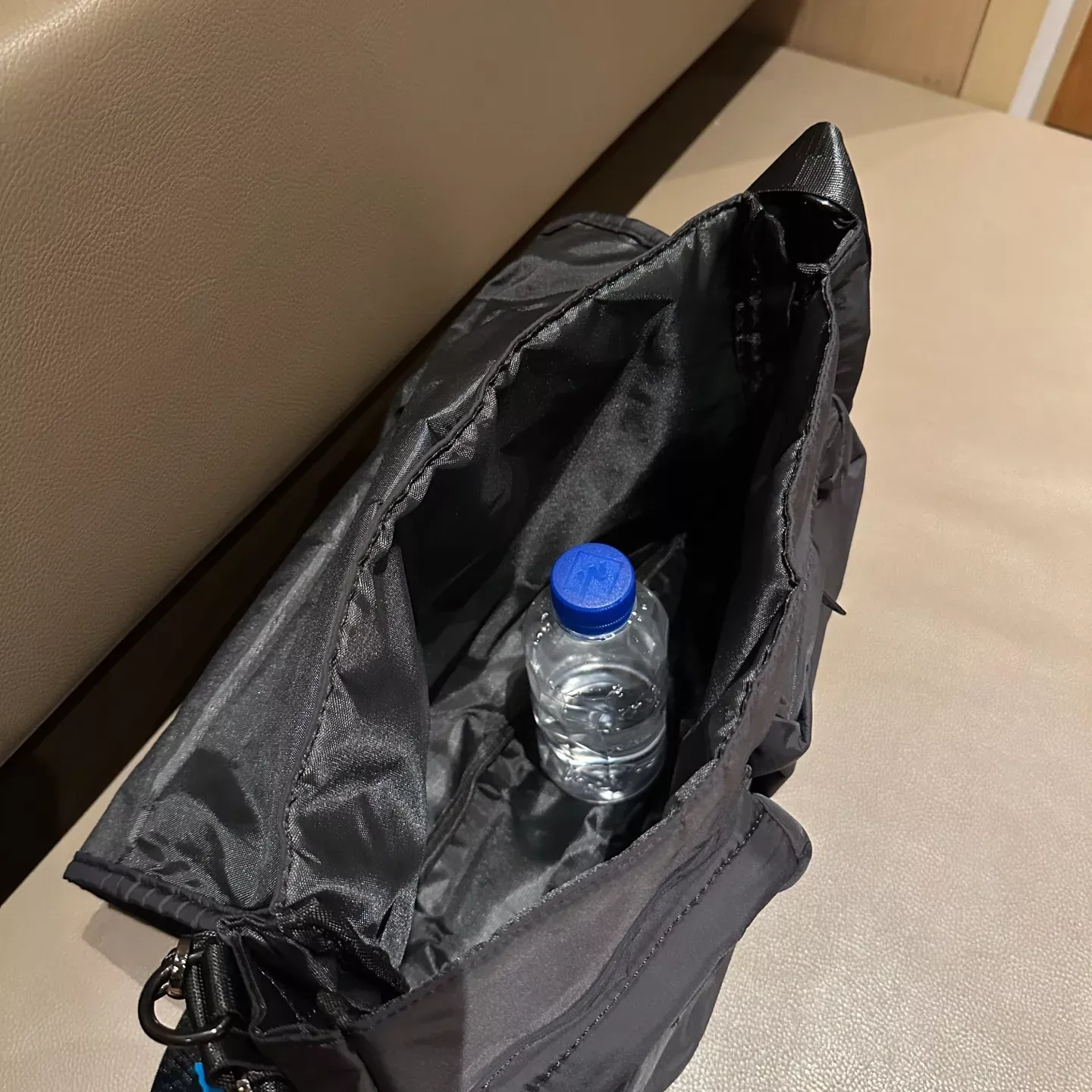 아디다스 패딩 나일론 위빙 메신저백 상세 이미지 8