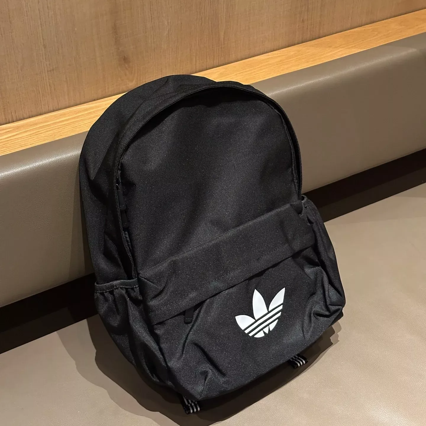 아디다스 캔버스 로고 수납형 백팩 상세 이미지 2