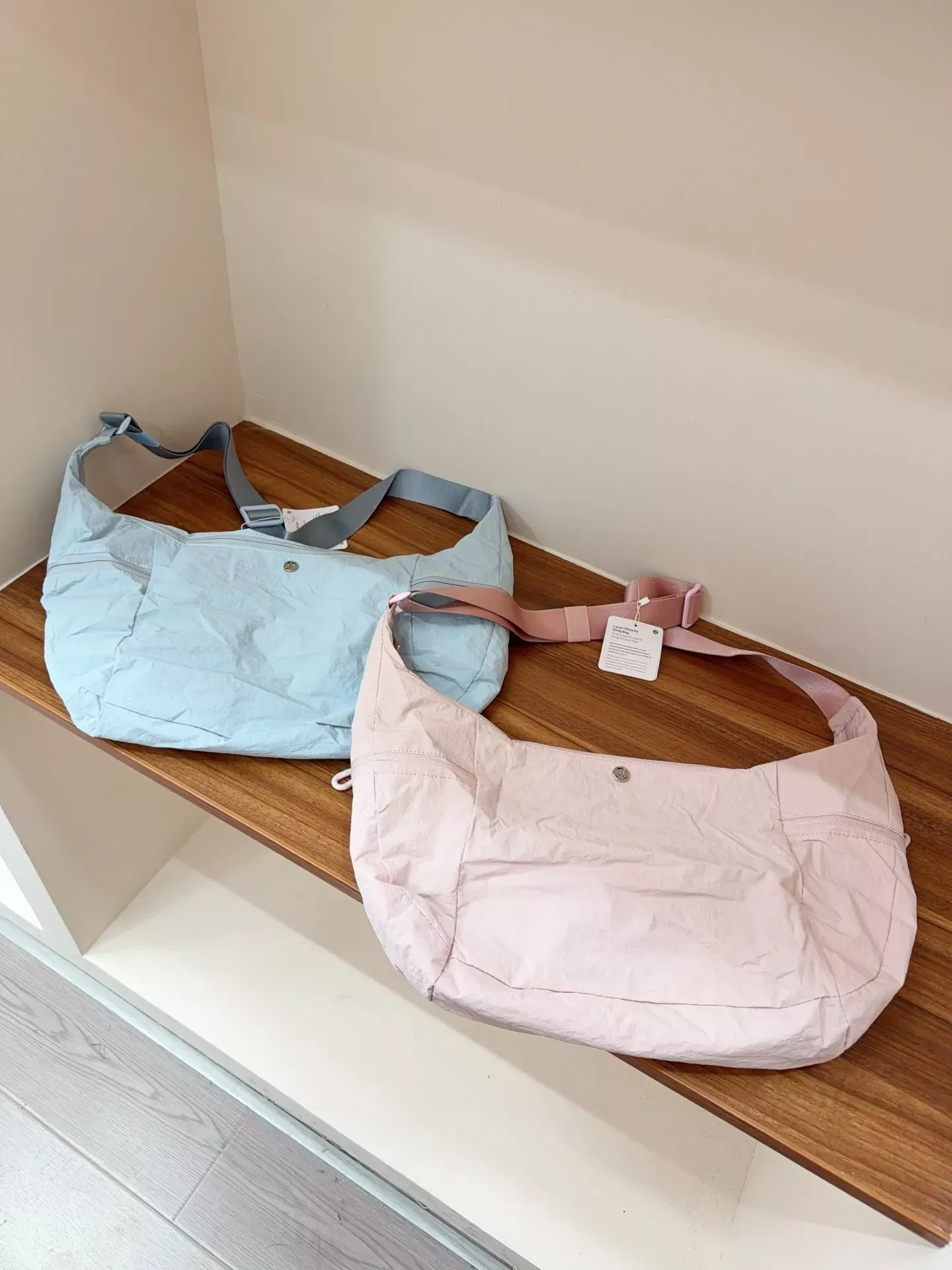 룰루레몬 나일론 초승달 멀티 수납 호보백 상세 이미지 1