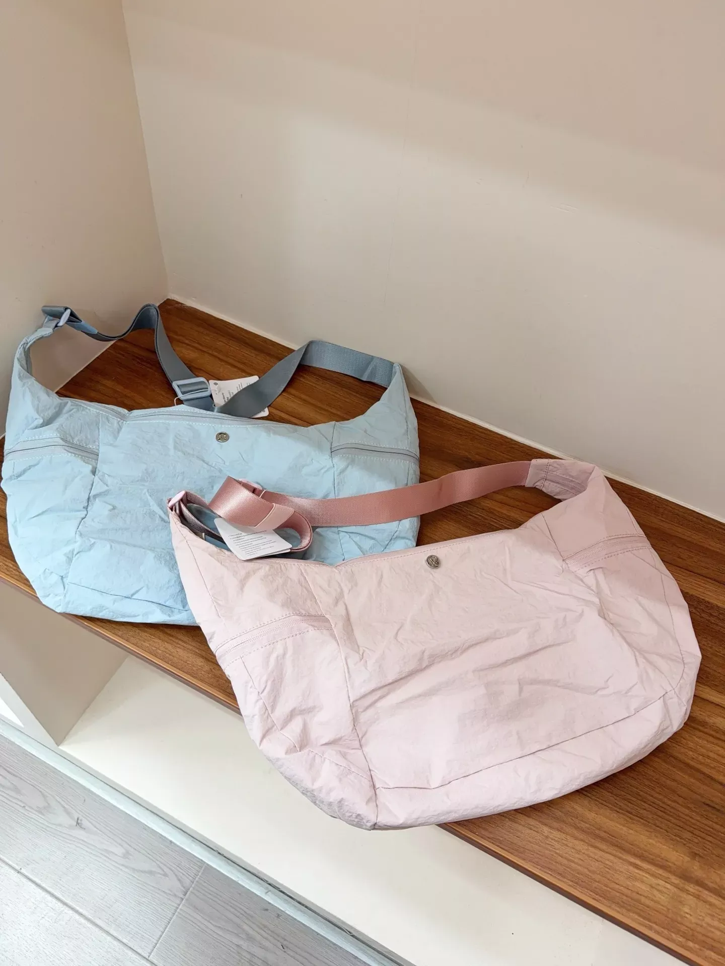 룰루레몬 나일론 초승달 멀티 수납 호보백 상세 이미지 3