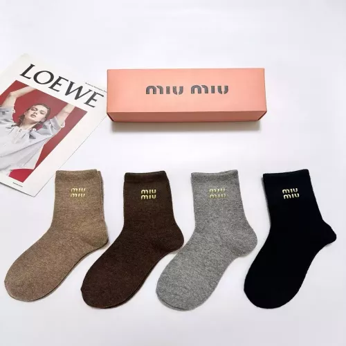 미우미우 클래식 로고 울 여성용 장목 양말