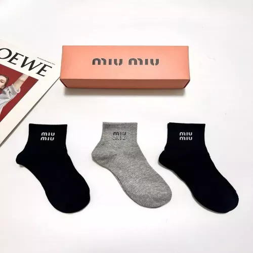 미우미우 클래식 로고 코튼 혼방 여성용 단목 양말