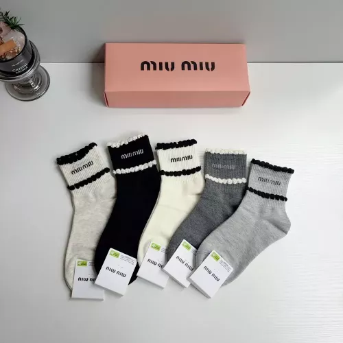 미우미우 로고 배색 중목 여성용 단목 양말