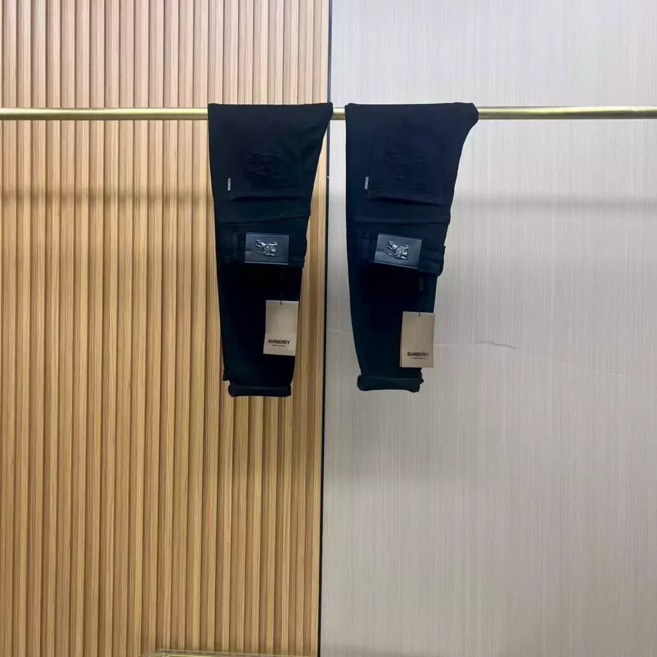 버버리 슬림핏 워싱 남녀공용 데님 팬츠 상세 이미지 5