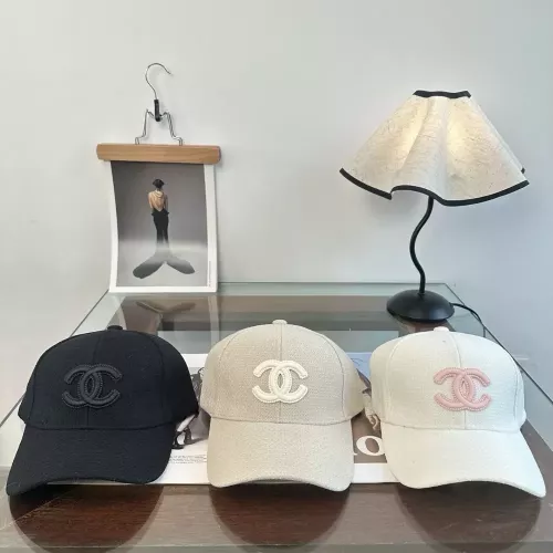 샤넬 엠보 텍스처 로고 볼캡