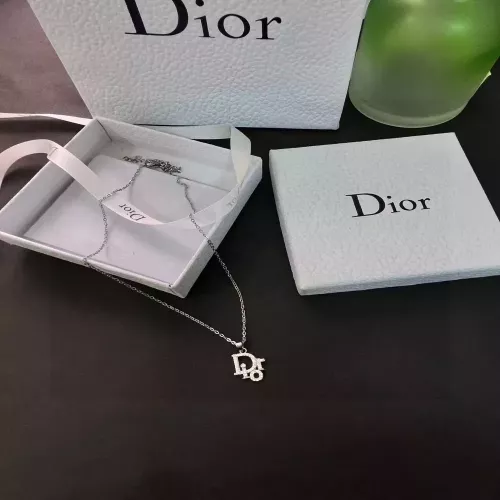 디올 큐빅 로고 펜던트 목걸이