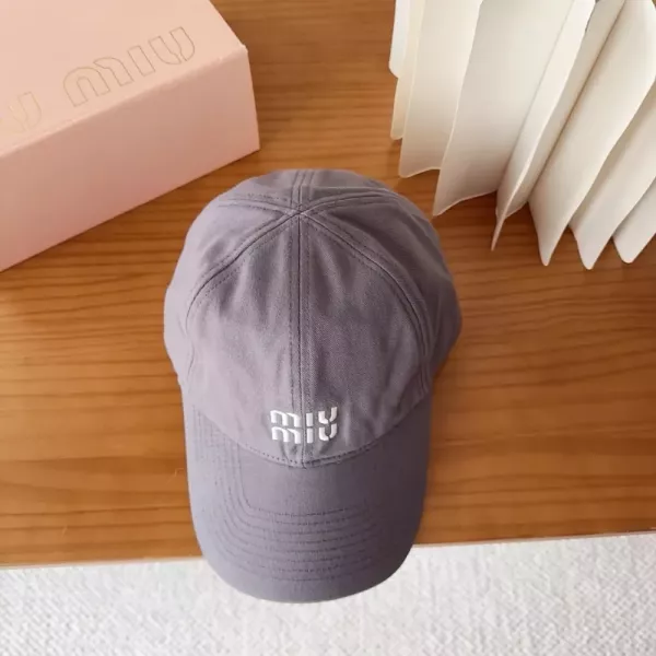 미우미우 자수 로고 코튼 볼캡