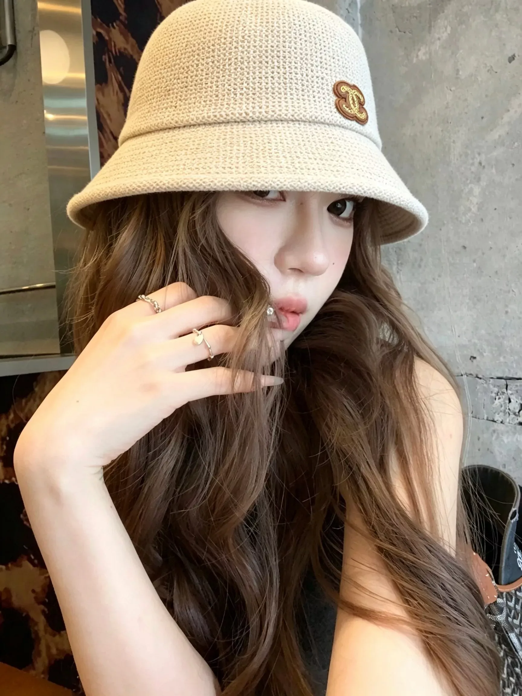 샤넬 니트 배색 소프트 버킷햇 상세 이미지 4