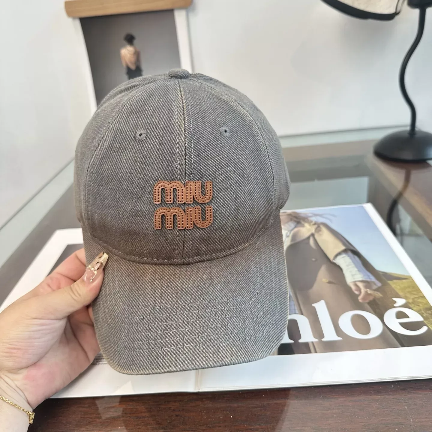 미우미우 자수 로고 베이스볼 볼캡 상세 이미지 5