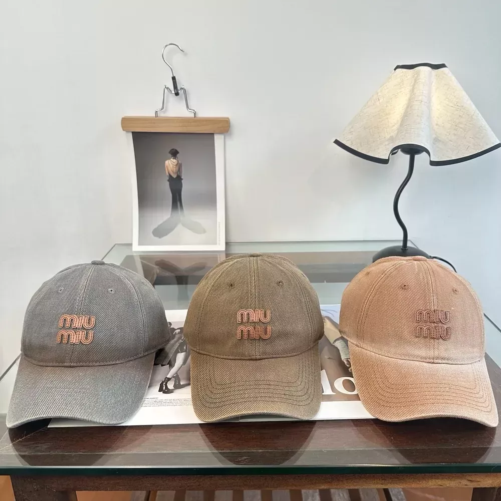 미우미우 자수 로고 베이스볼 볼캡