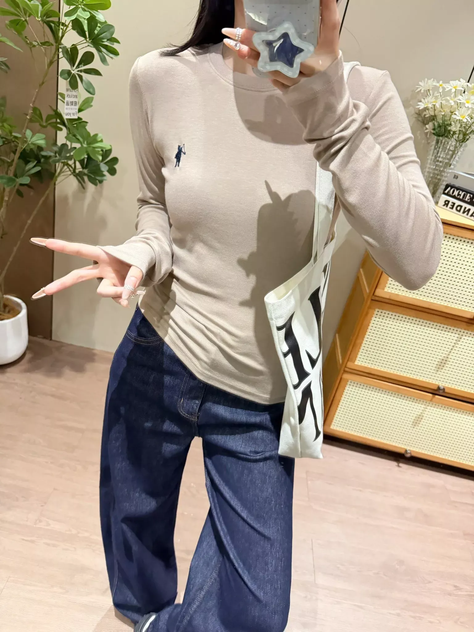 랄프로렌 전마 자수 슬림핏 여성용 긴소매 티셔츠 상세 이미지 24