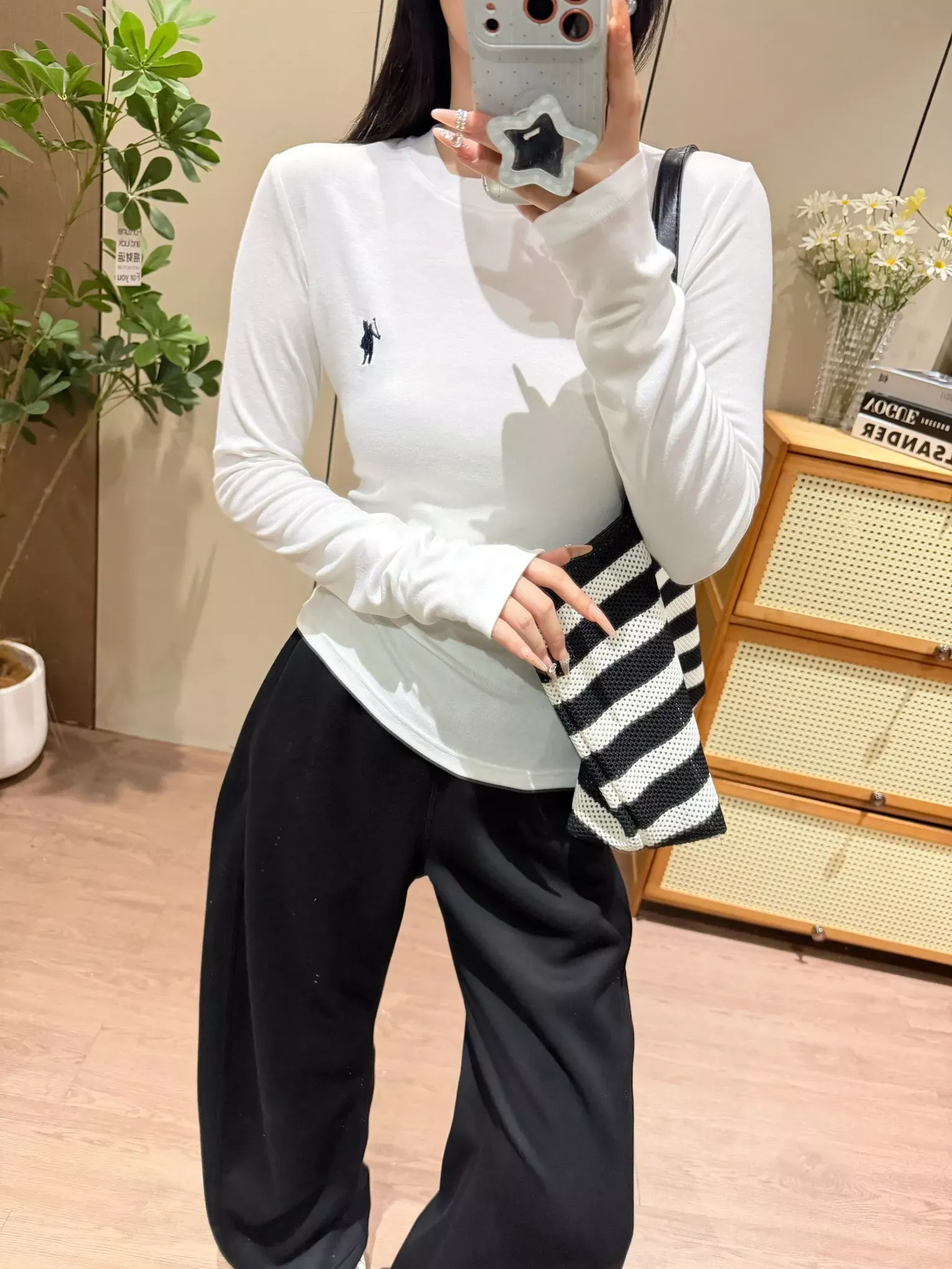 랄프로렌 전마 자수 슬림핏 여성용 긴소매 티셔츠 상세 이미지 42