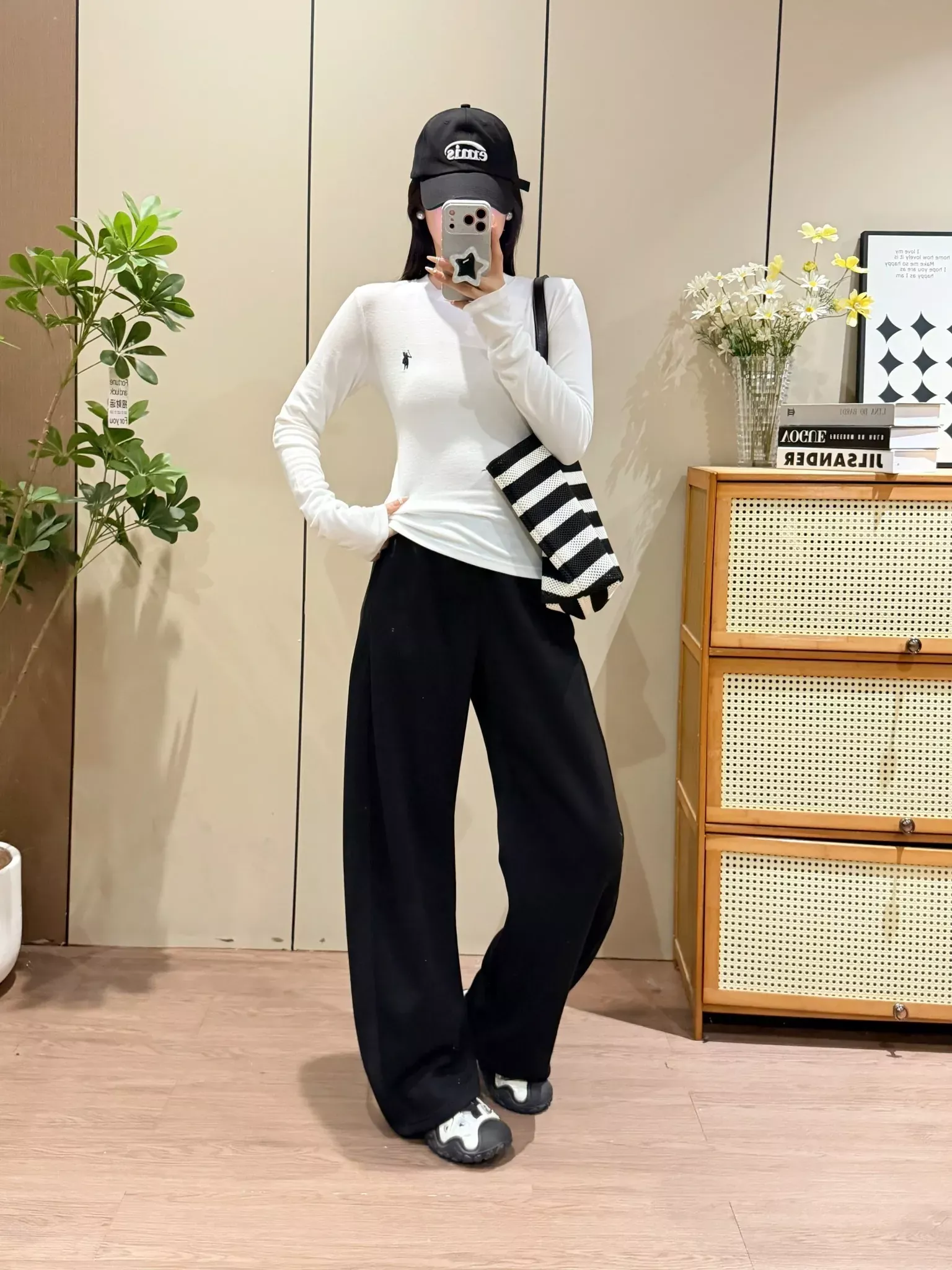 랄프로렌 전마 자수 슬림핏 여성용 긴소매 티셔츠 상세 이미지 43