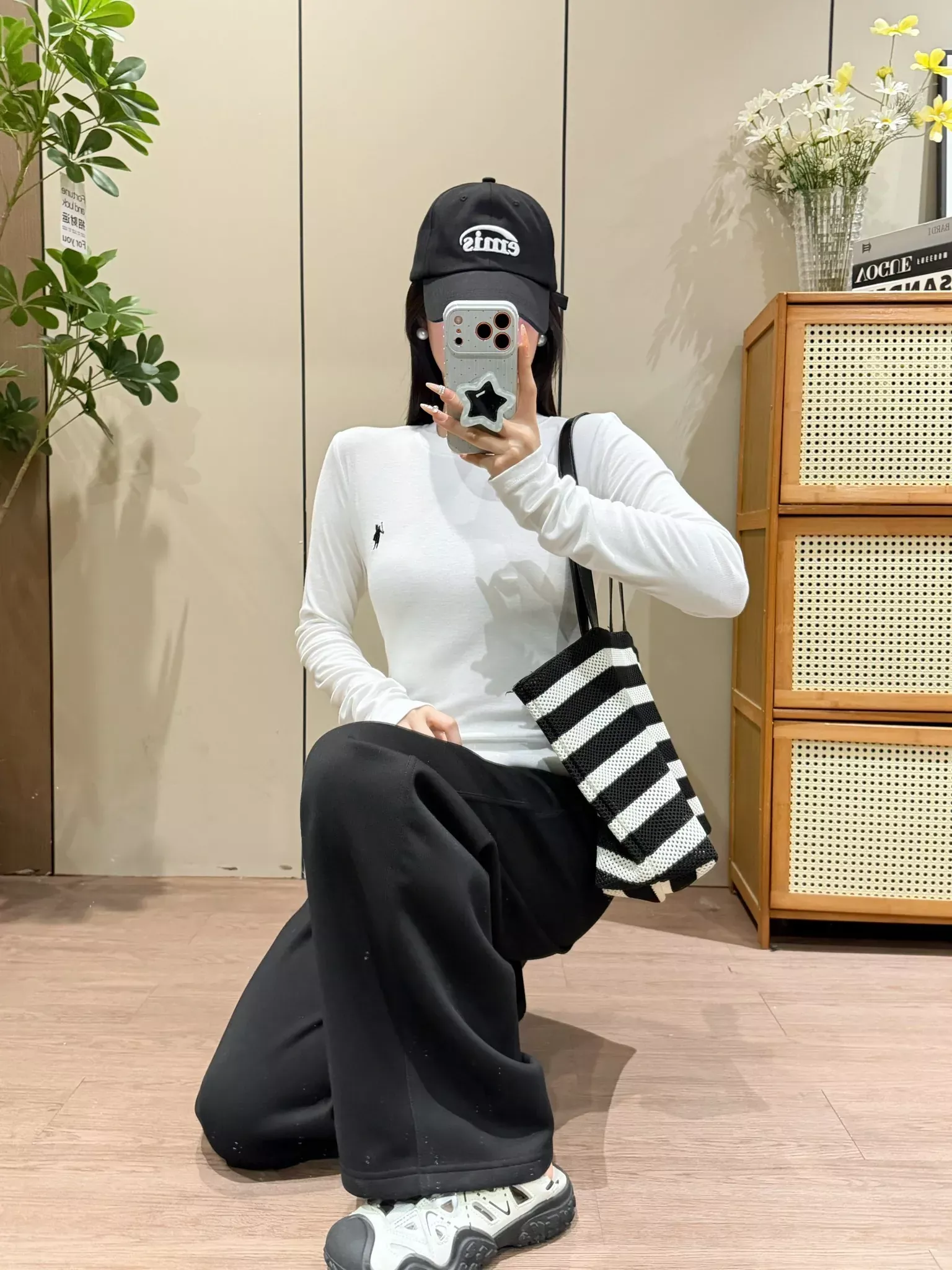 랄프로렌 전마 자수 슬림핏 여성용 긴소매 티셔츠 상세 이미지 46