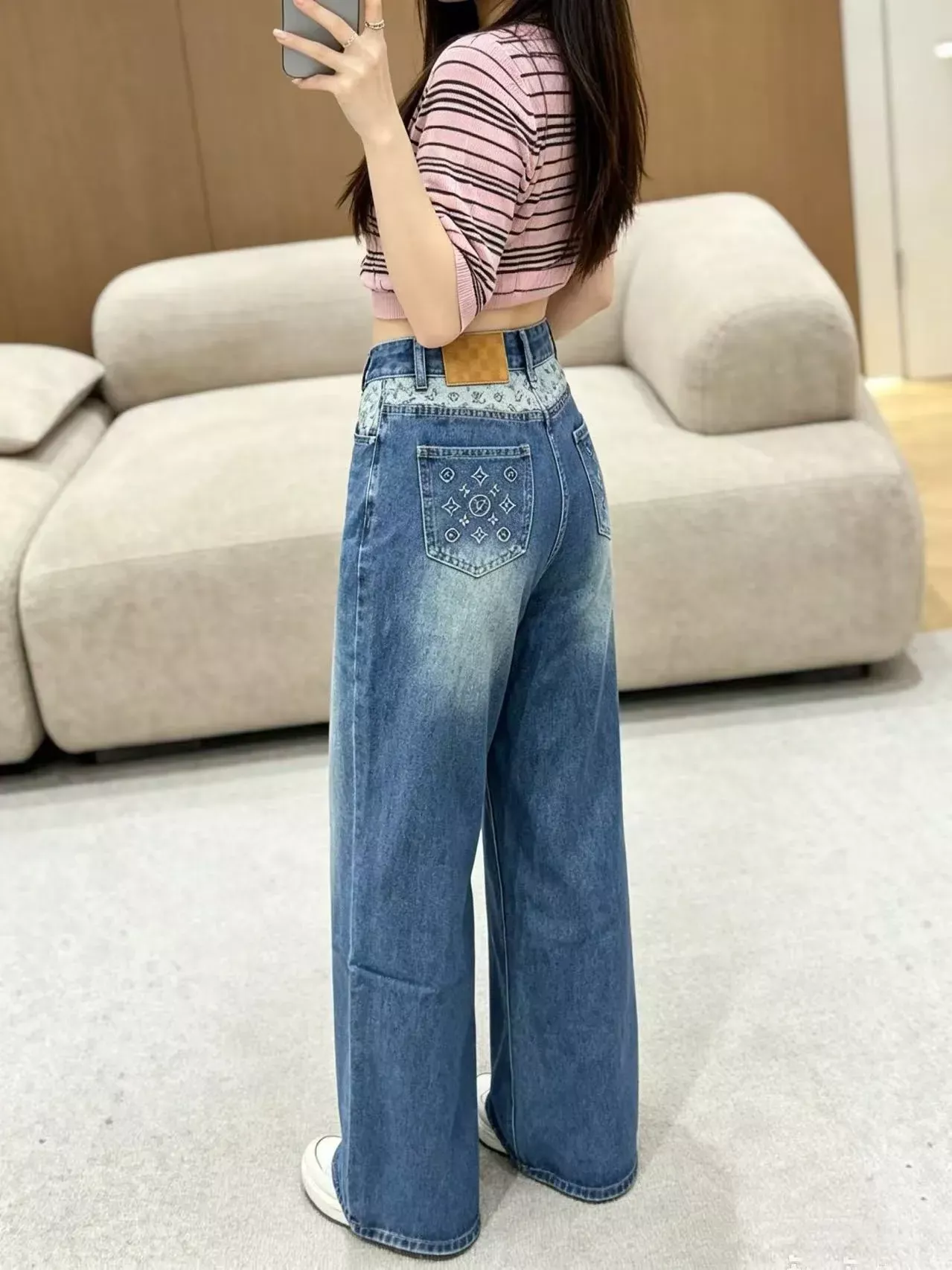 루이비통 로고 포켓 워싱 여성용 데님 팬츠 상세 이미지 10
