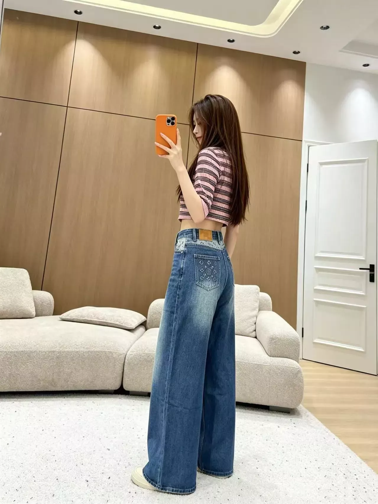 루이비통 로고 포켓 워싱 여성용 데님 팬츠 상세 이미지 14