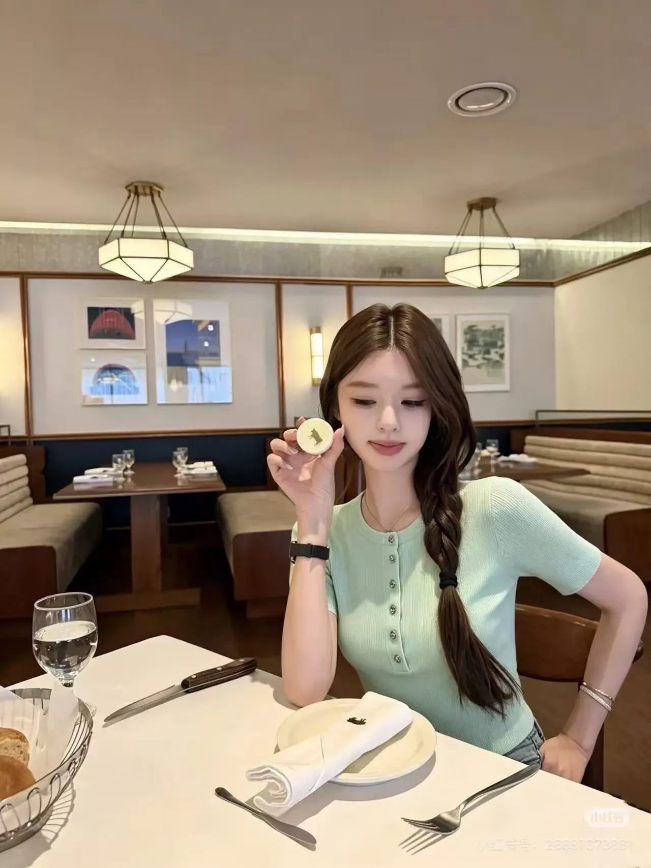 샤넬 장식 버튼 반소매 여성용 반소매 니트 상세 이미지 14