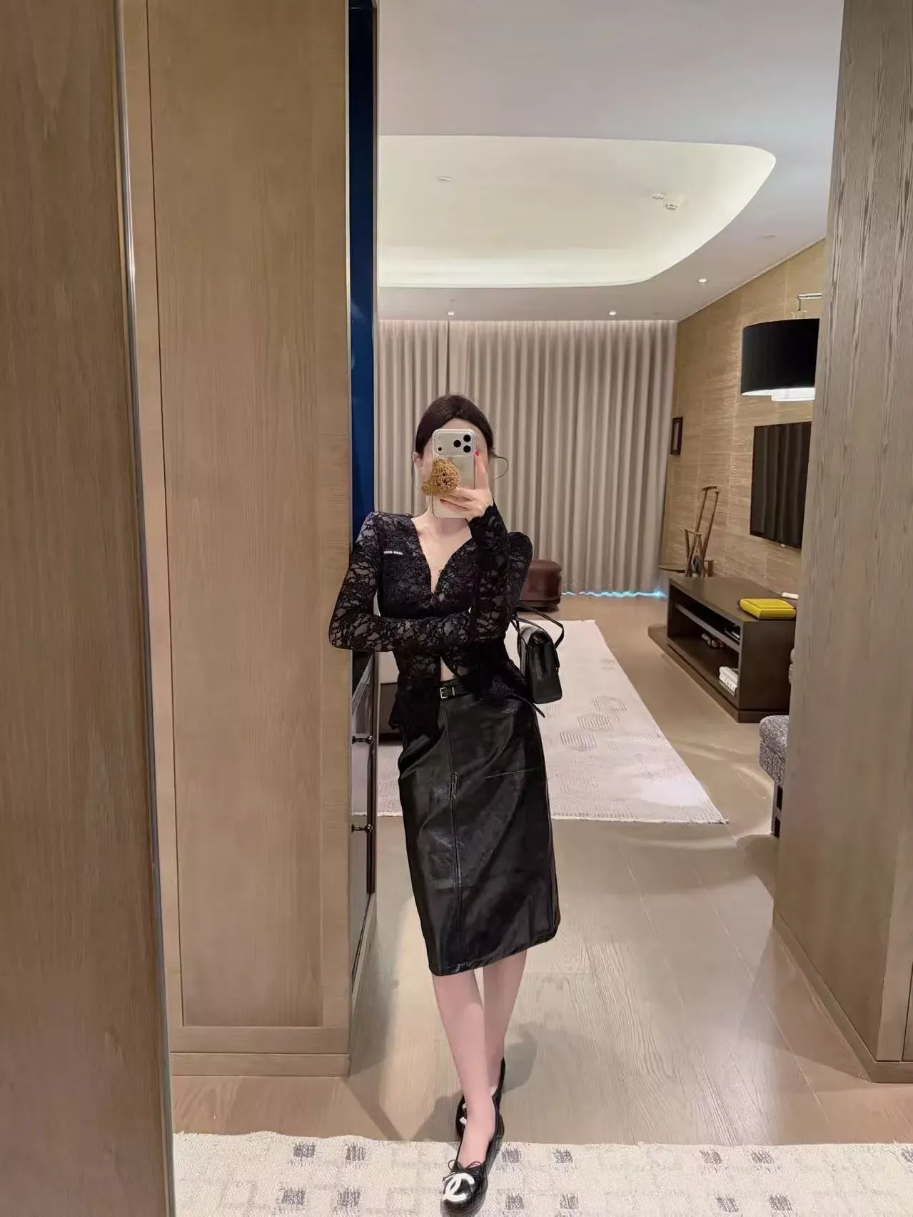 미우미우 수용성 레이스 V넥 여성용 긴소매 가디건 상세 이미지 23