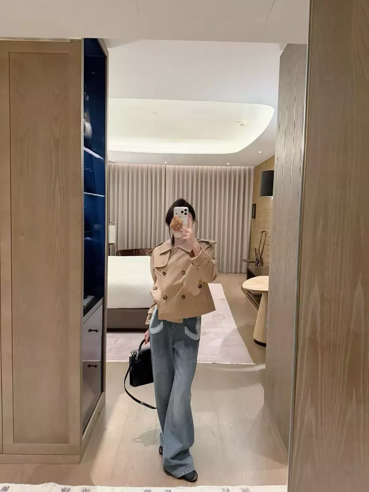 버버리 체크 안감 더블브레스트 여성용 쇼트 코트 상세 이미지 24