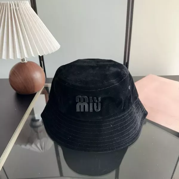 미우미우 로고 자수 블랙 버킷햇
