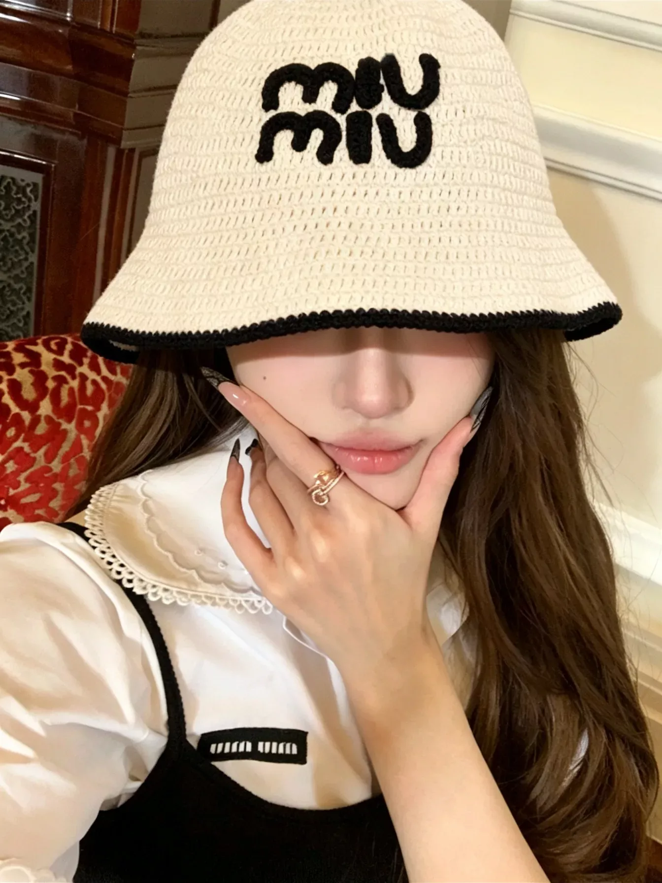 미우미우 펀칭 니트 버킷햇 상세 이미지 11