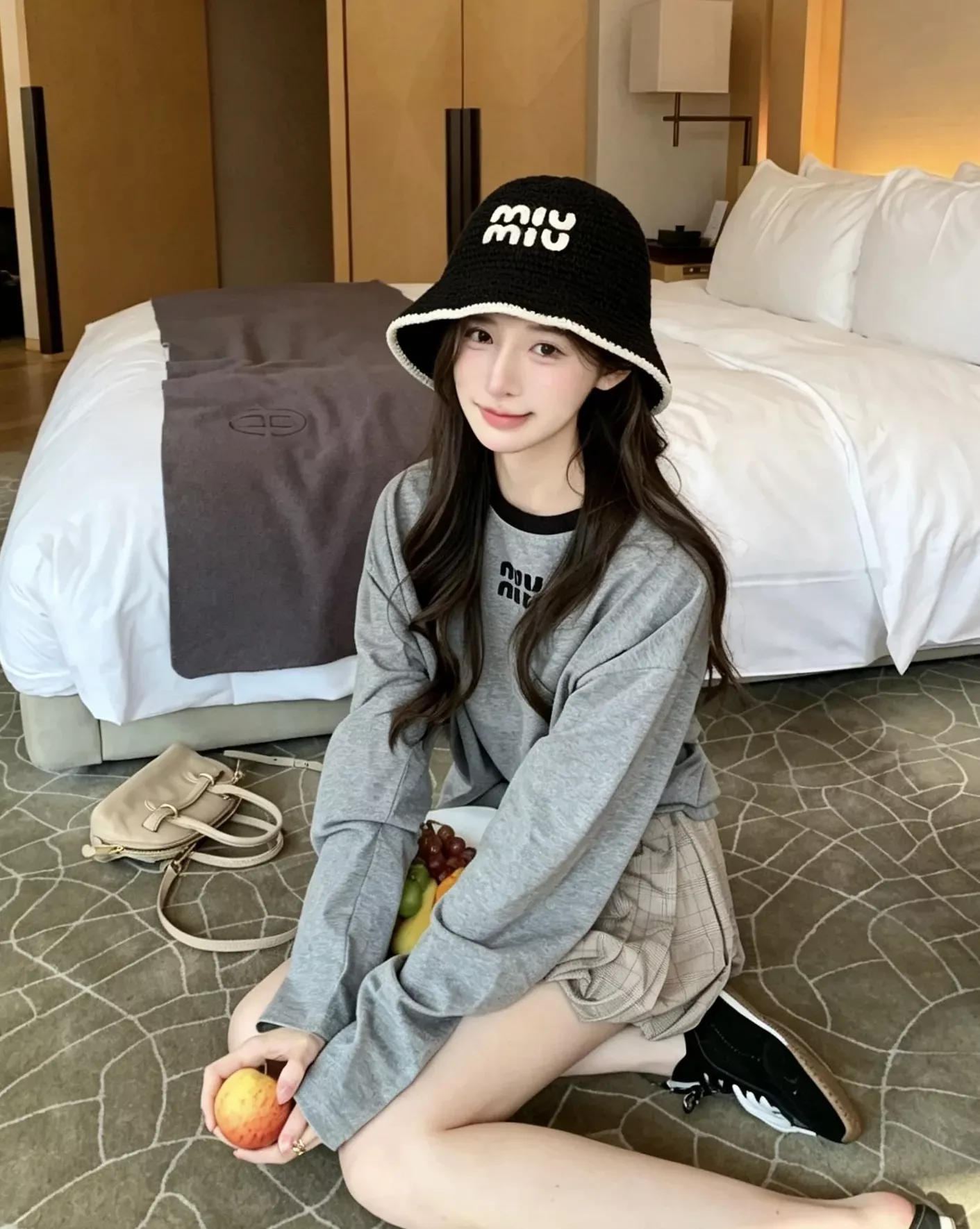 미우미우 펀칭 니트 버킷햇 상세 이미지 6