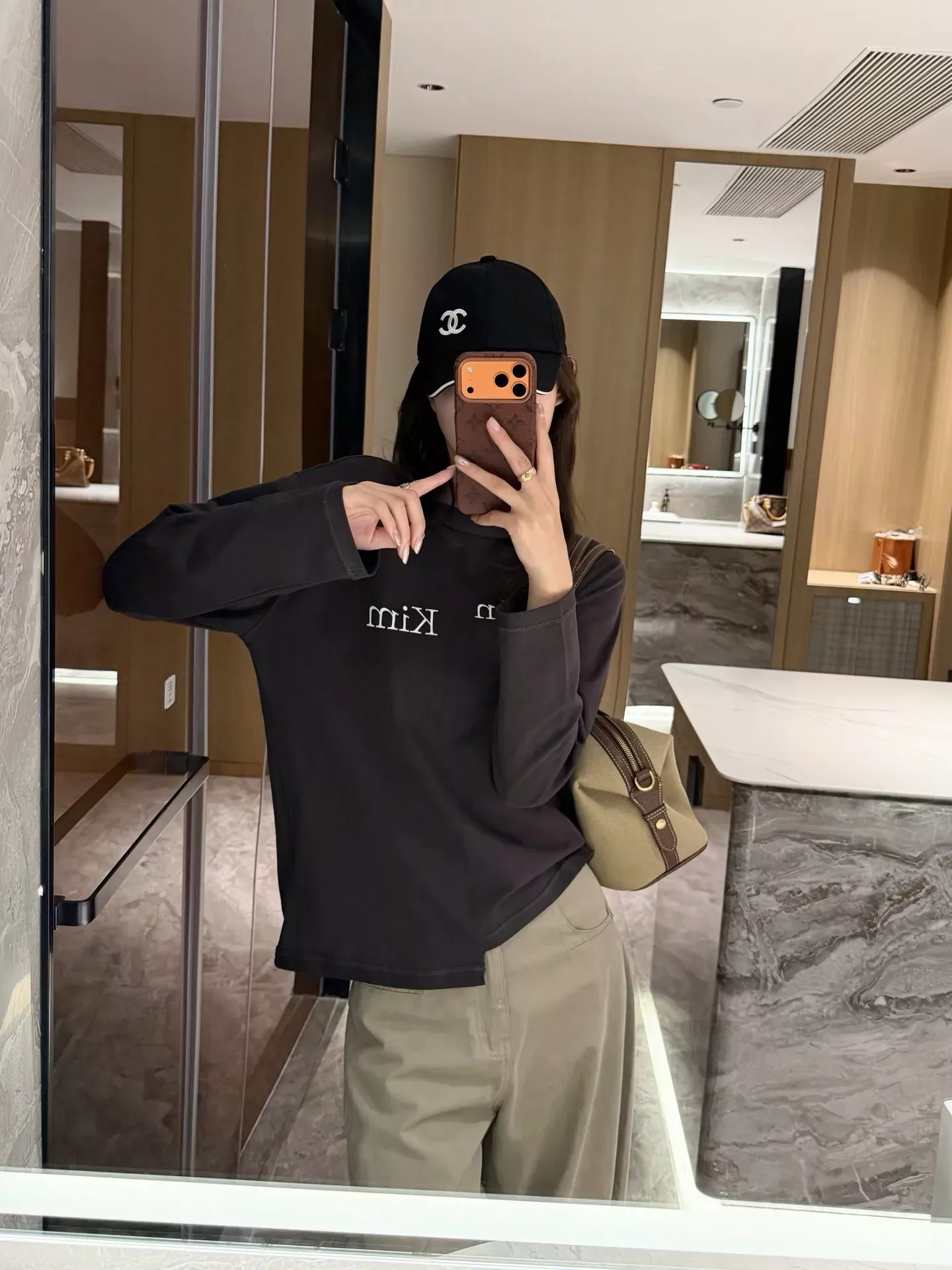 마뗑킴 해체 절개 언밸런스 여성용 긴소매 티셔츠 상세 이미지 56