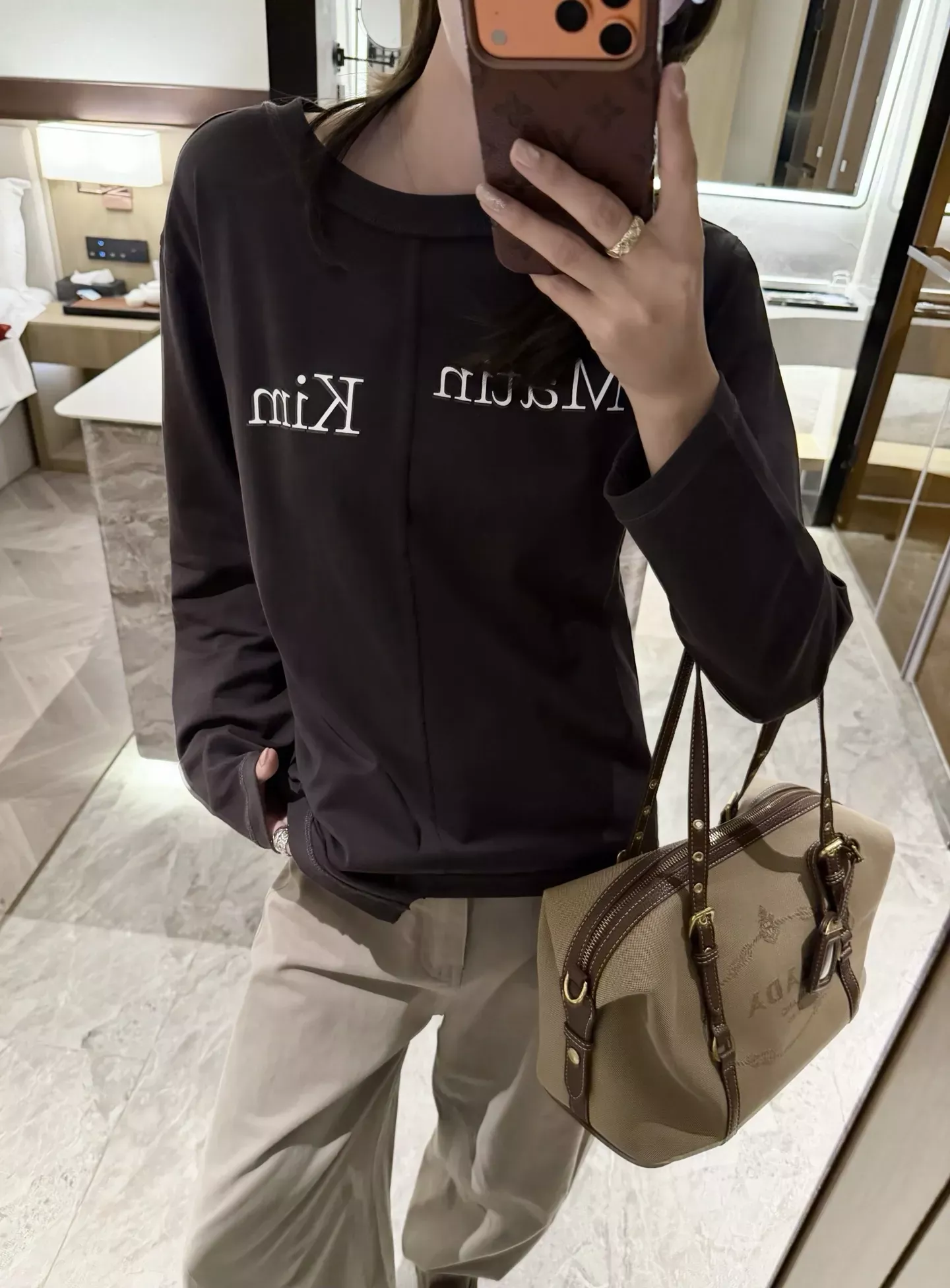마뗑킴 해체 절개 언밸런스 여성용 긴소매 티셔츠 상세 이미지 57