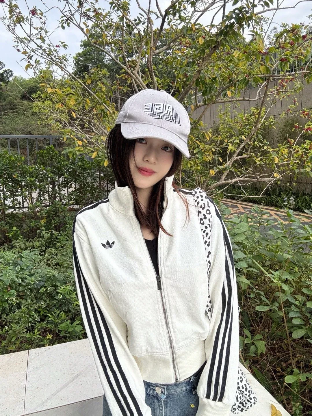 아디다스 워싱 자수 집업 여성용 집업 재킷 상세 이미지 11
