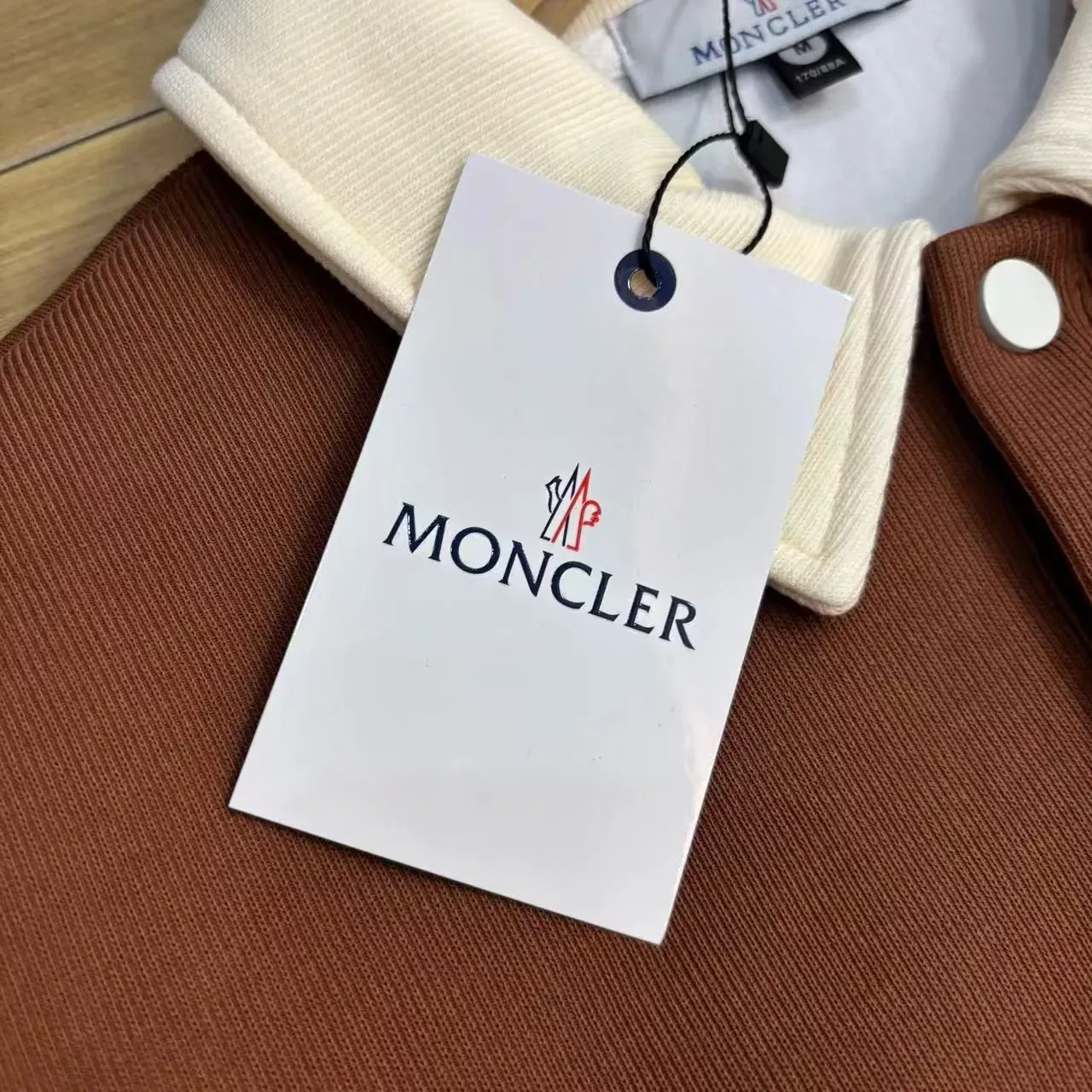 몽클레어 배색 라인 라운드 남녀공용 맨투맨 티셔츠 상세 이미지 8