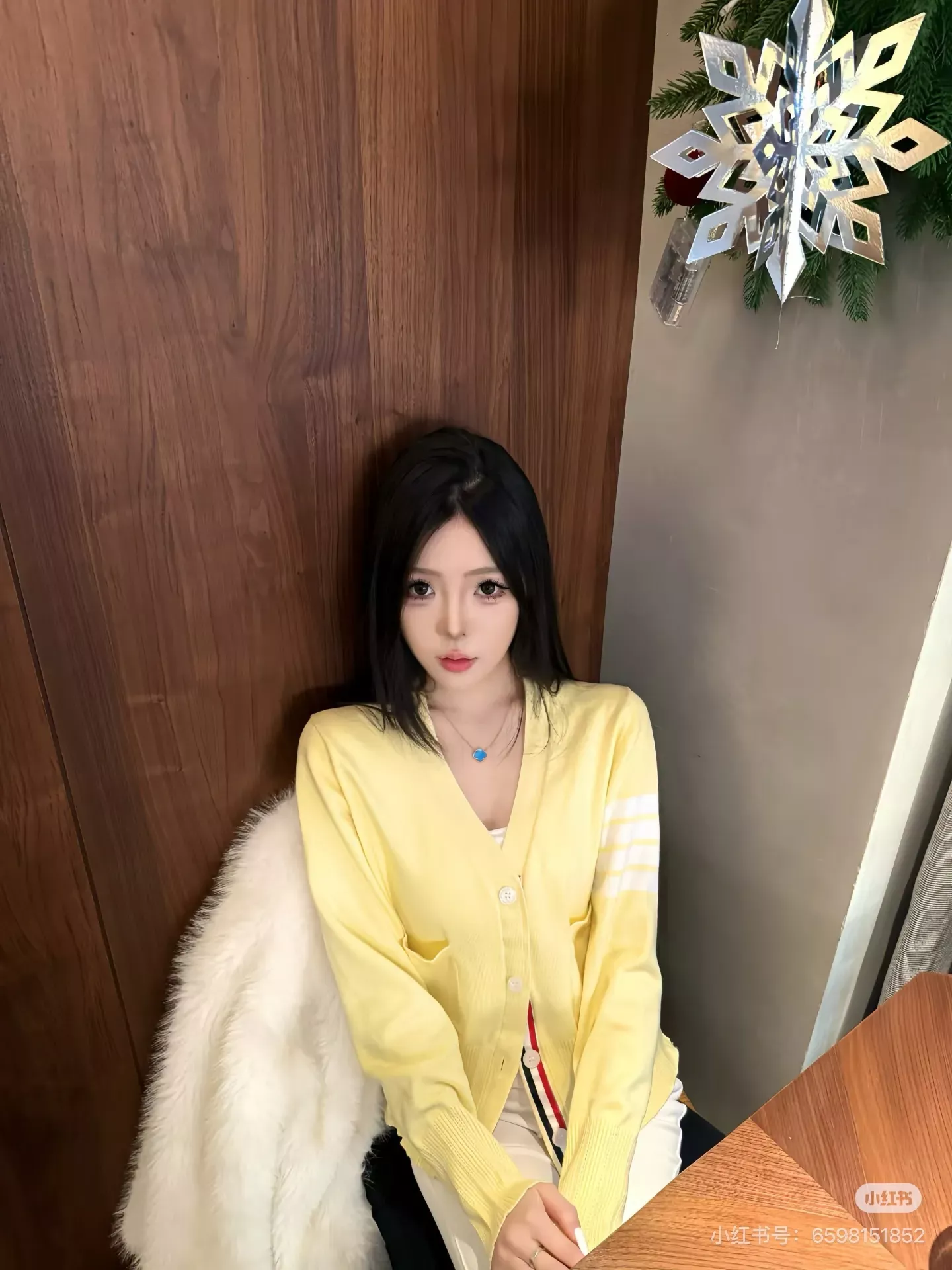 톰브라운 배색 자카드 브이넥 여성용 긴소매 가디건 상세 이미지 13
