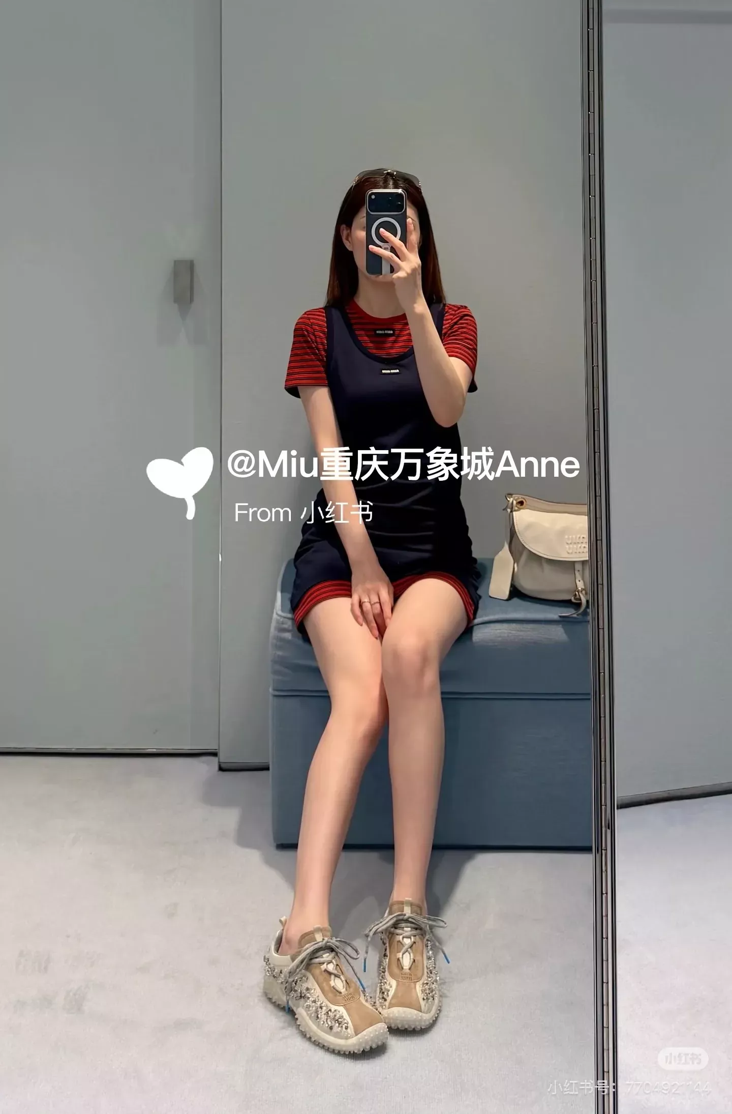미우미우 배색 스트라이프 자수 여성용 원피스 상세 이미지 28