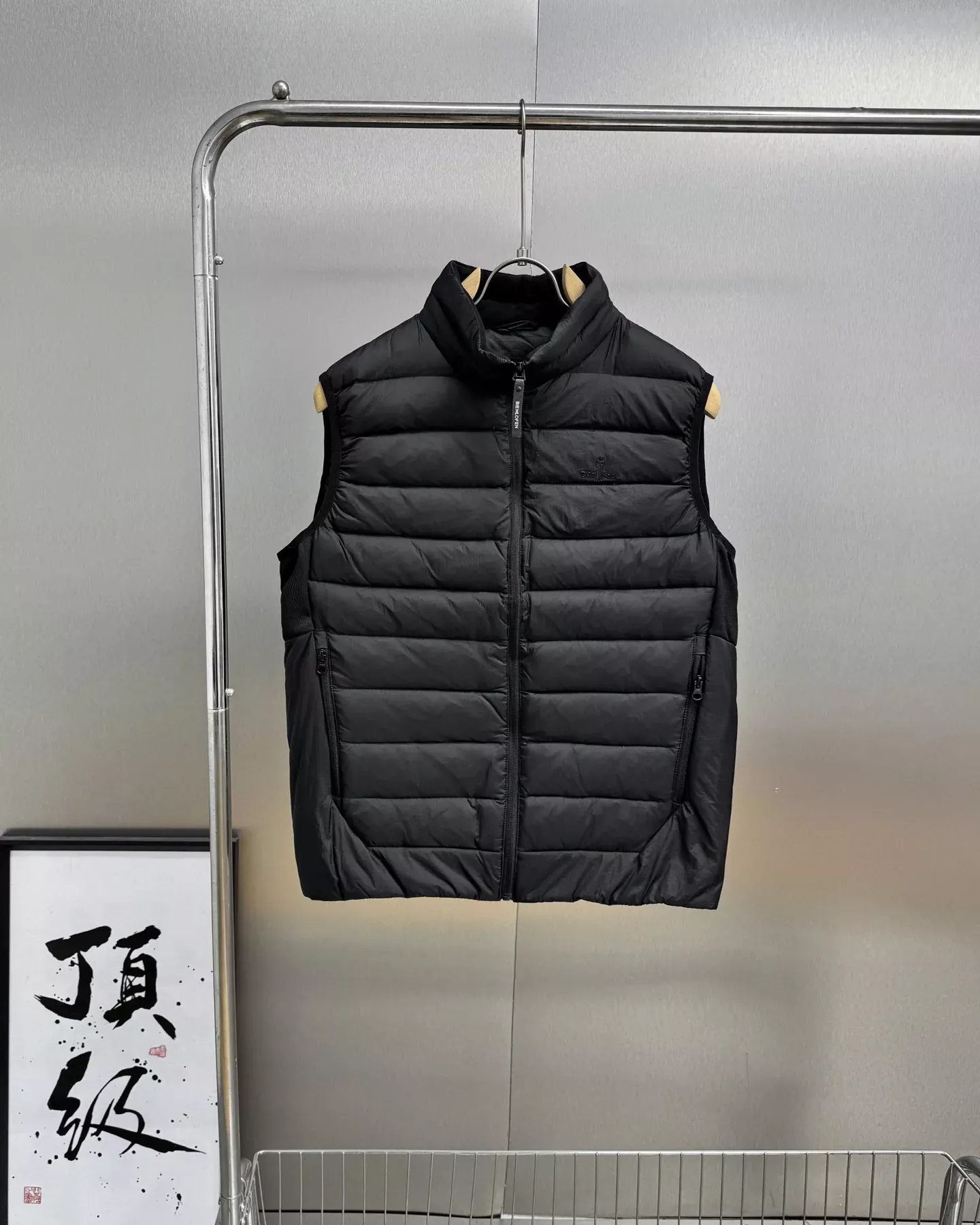 비음러펀 경량 다운 스탠드칼라 남녀공용 패딩 조끼 상세 이미지 3