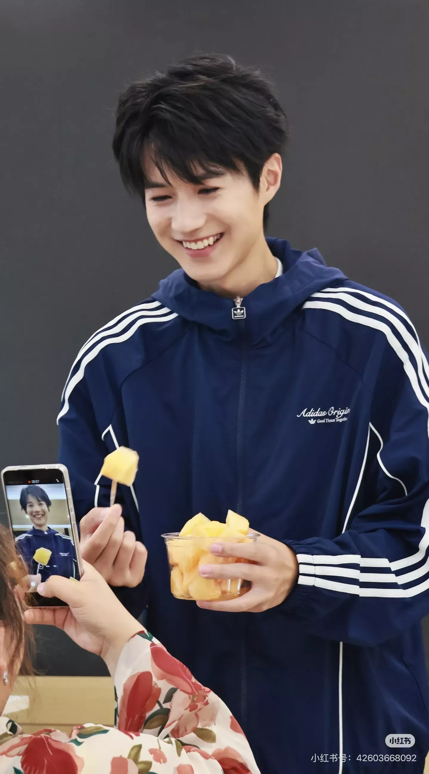 아디다스 복고 삼선 경량 우븐 남녀공용 후드 재킷 상세 이미지 39