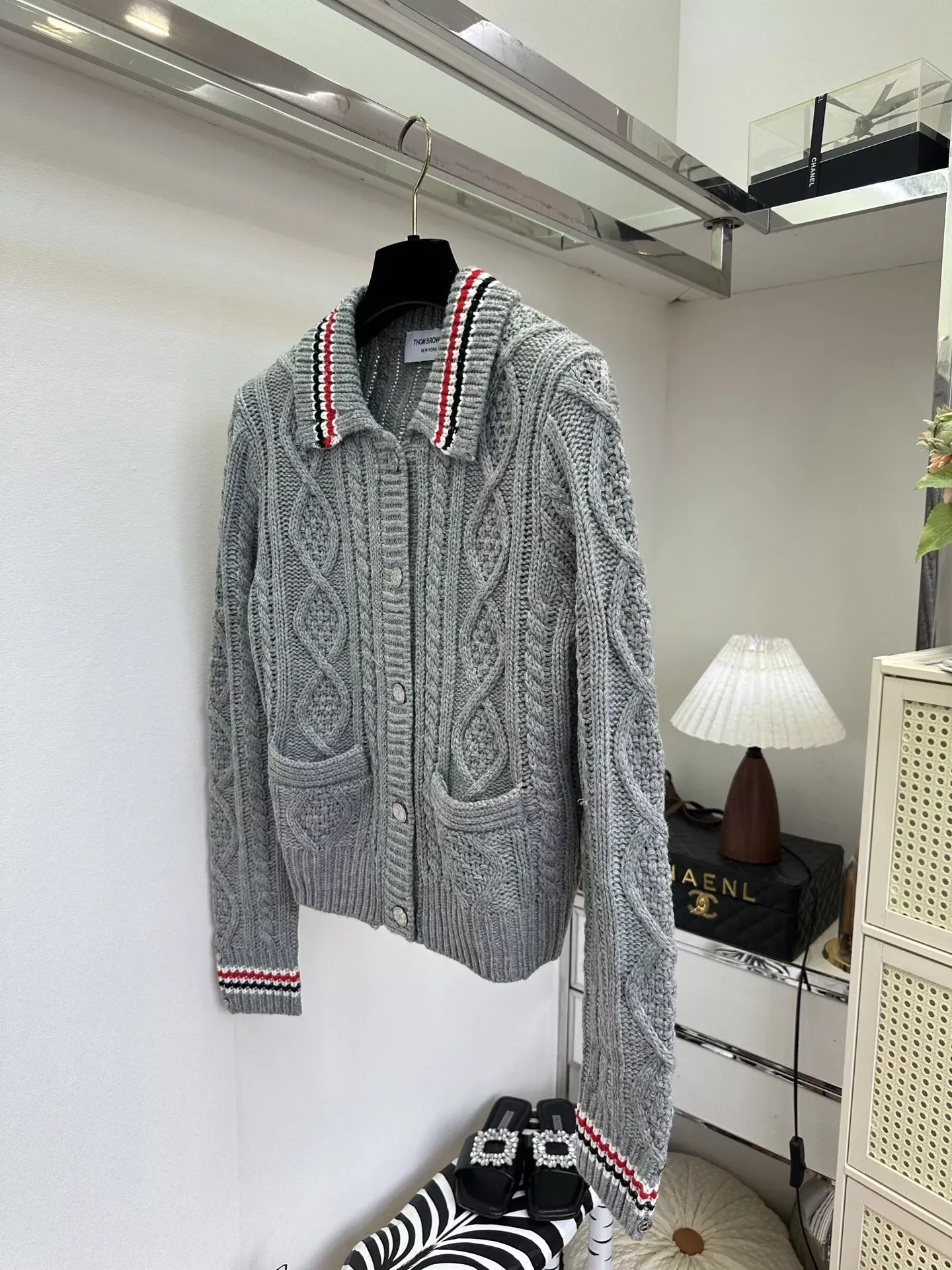 톰브라운 케이블 니트 크롭 여성용 긴소매 가디건 상세 이미지 3