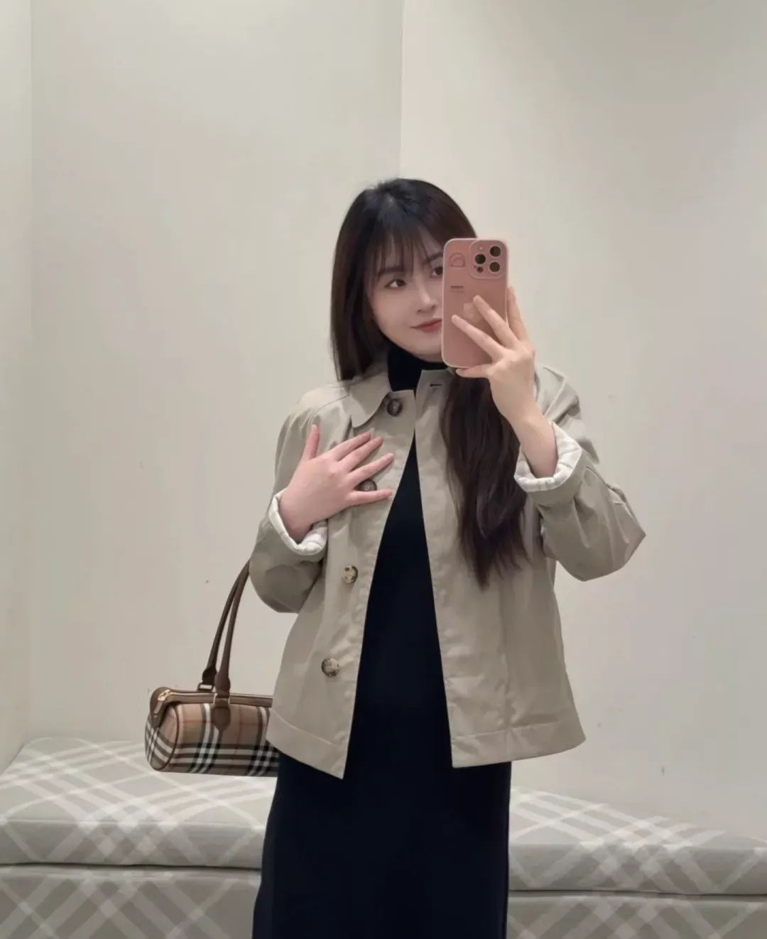 버버리 압주름 체크 안감 여성용 쇼트 코트 상세 이미지 10