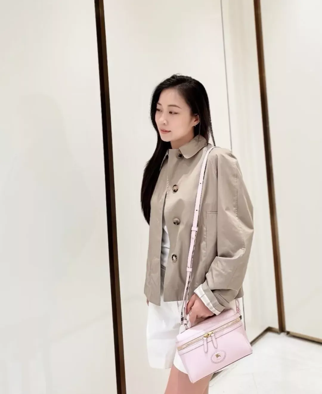 버버리 압주름 체크 안감 여성용 쇼트 코트 상세 이미지 18