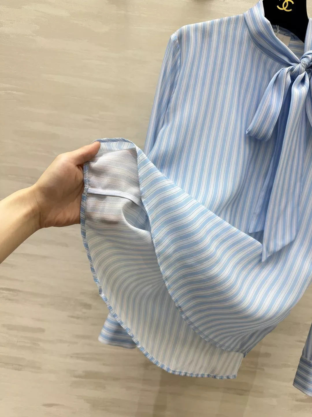 끌로에 스트라이프 실크 리본 여성용 긴소매 블라우스 상세 이미지 7