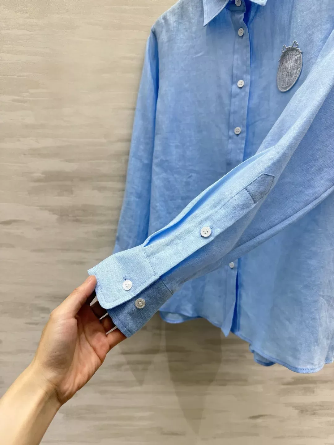 디올 린넨 질감 자수 여성용 긴소매 셔츠 상세 이미지 23