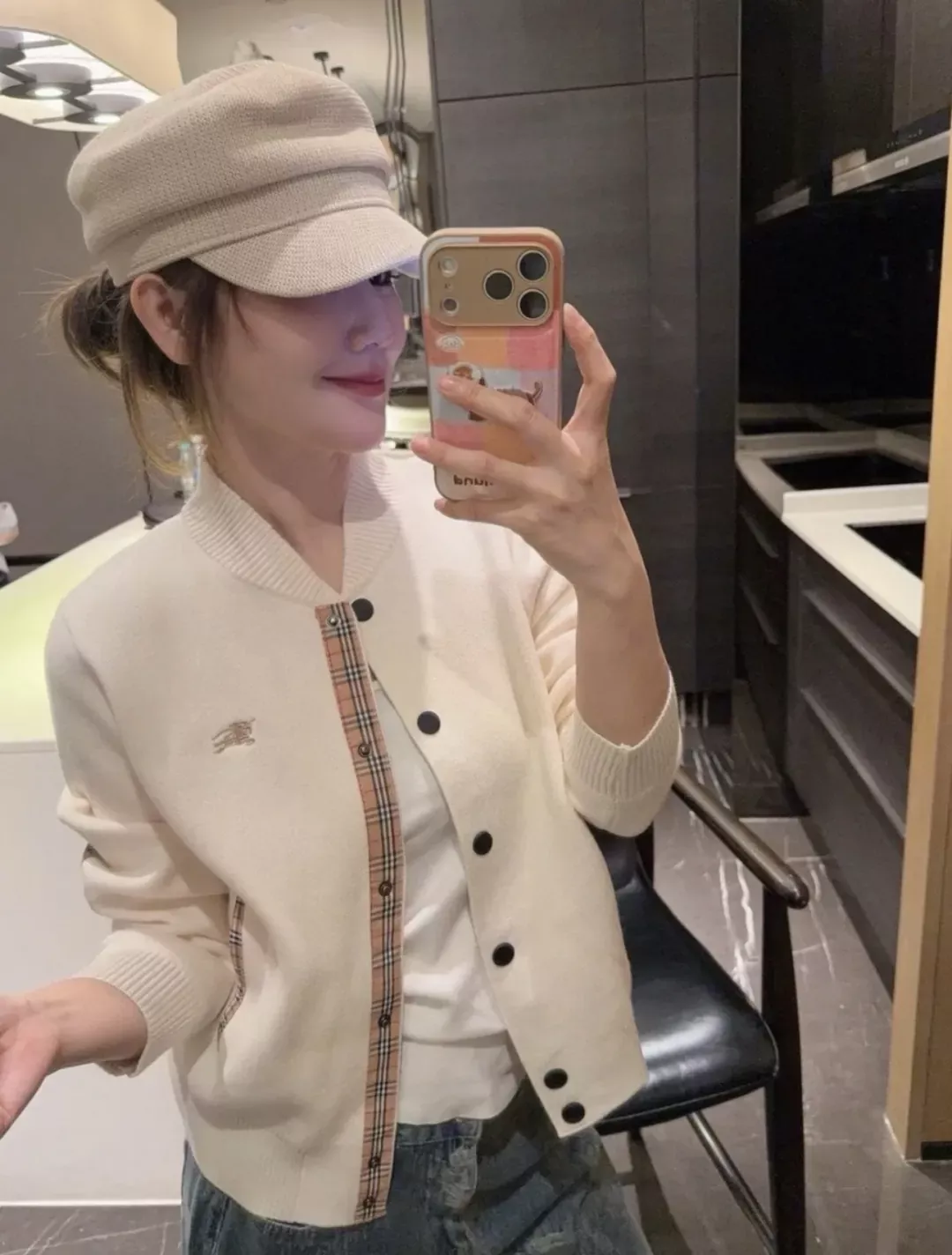 버버리 체크 디테일 자수 여성용 니트 재킷 상세 이미지 10