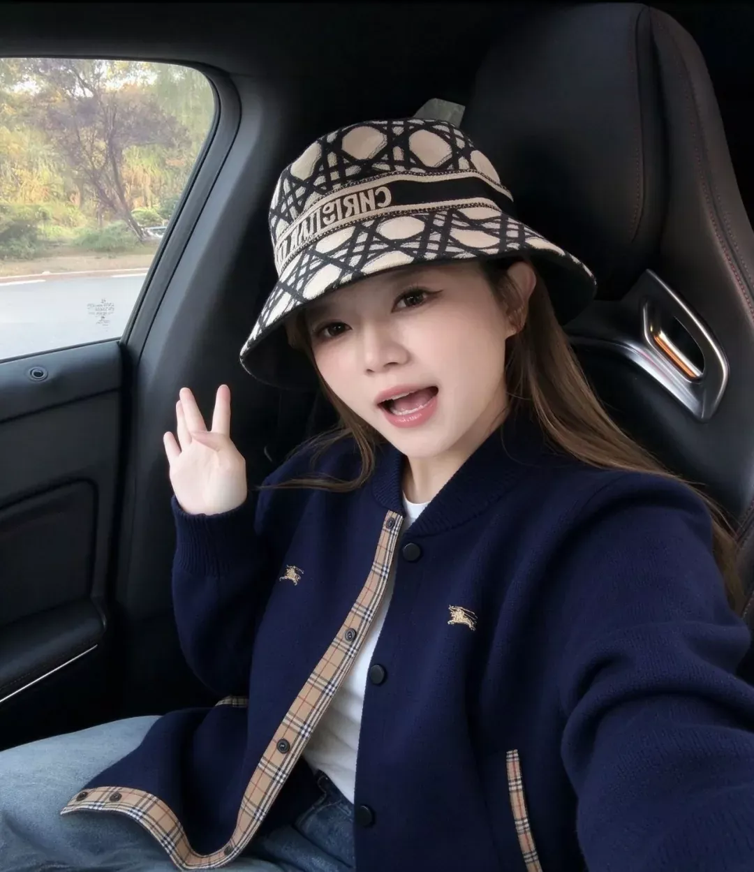 버버리 체크 디테일 자수 여성용 니트 재킷 상세 이미지 24